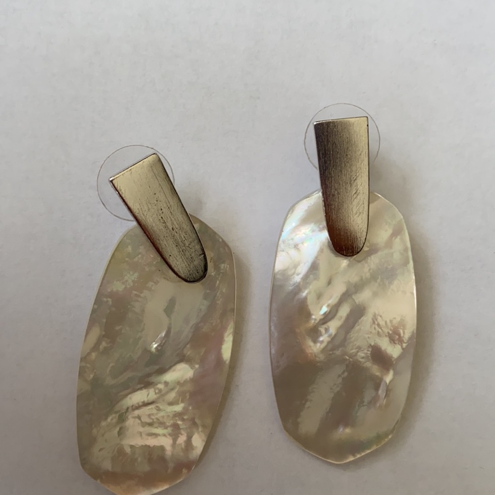 Kendra Scott Aragon silver drop earrings in ivory - Picture 2 of 9
